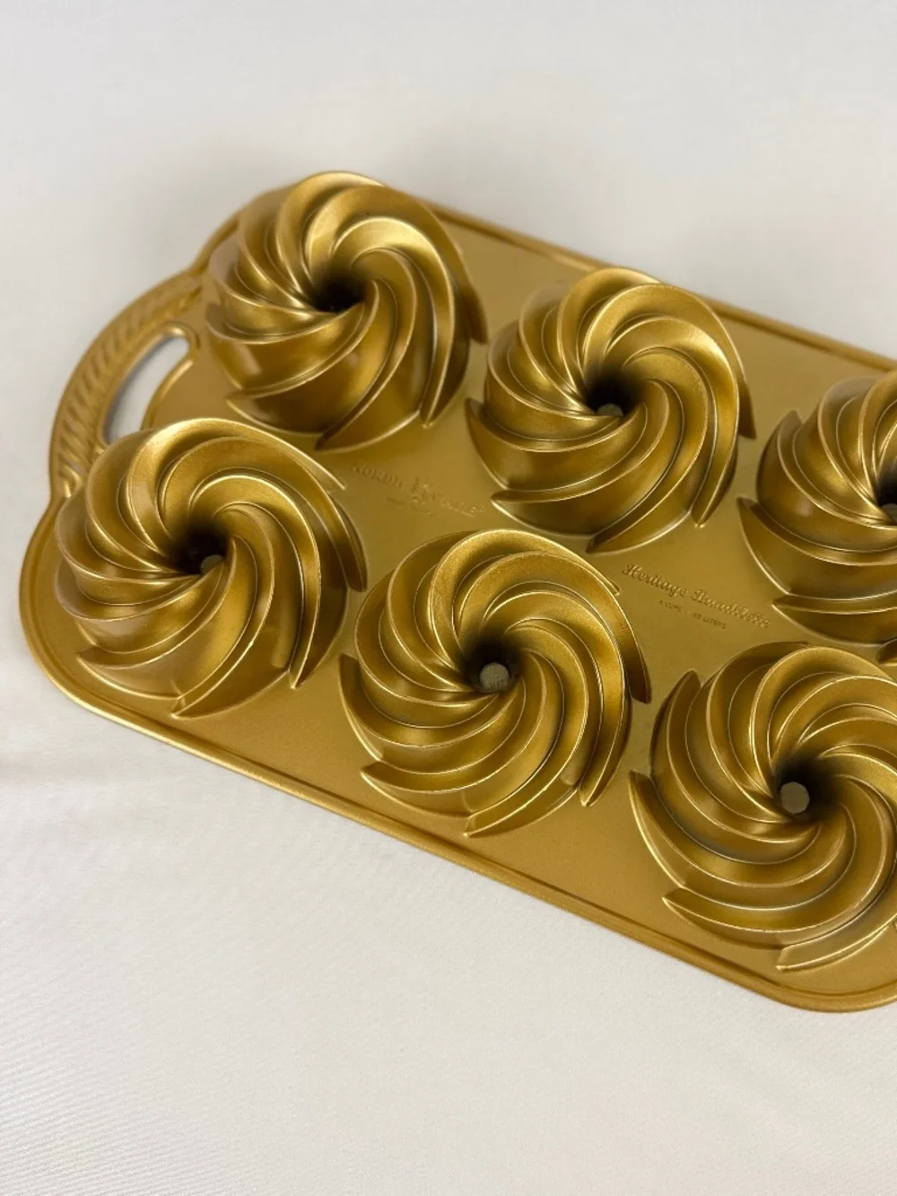 Nordic Ware Swirl Bundtlette Muffin Cup Cake Pan Aluminum Gold 4 Cup Non Stick